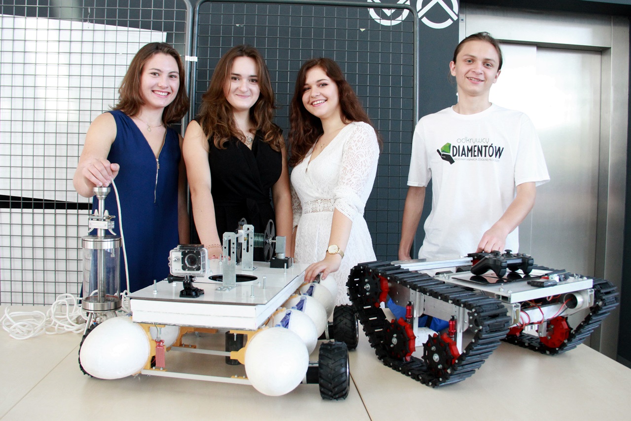 Trzy lata programu grantowego "Odkrywcy Diamentów" dla młodych innowatorów