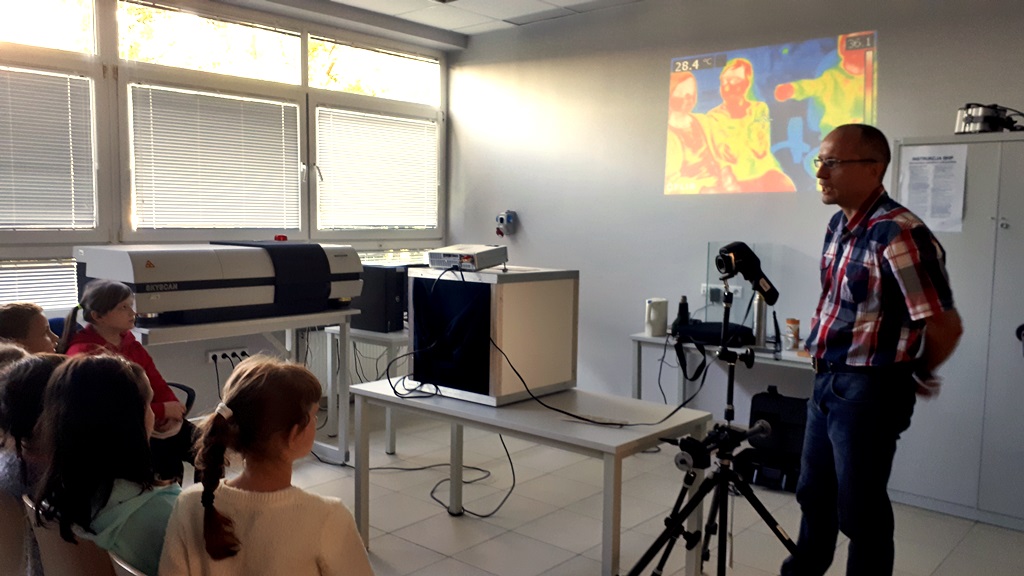 Nauczyli się programować roboty i sprawdzili jak działa kamera termowizyjna - Strefa Nowych Technologii na PB