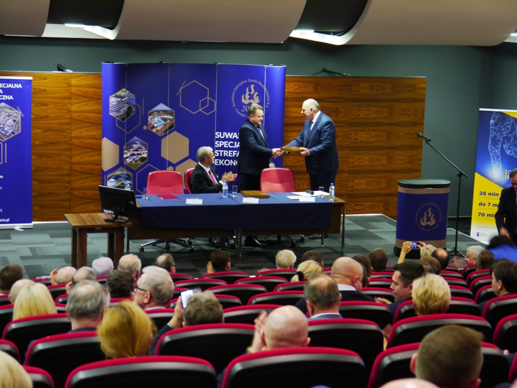 Wiceminister rozwoju Jerzy Kwieciński odwiedził firmy działające na terenie SSSE