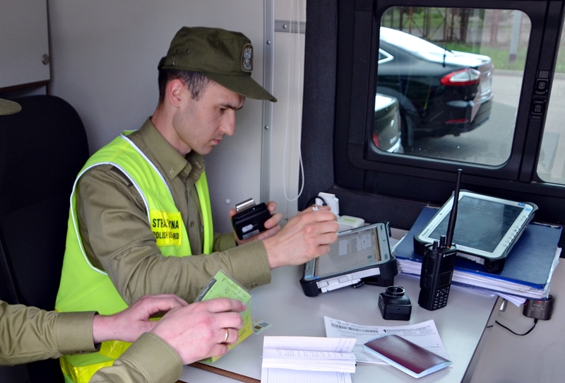 Region:  3 osoby próbowały przekroczyć granicę z podrabianymi dokumentami