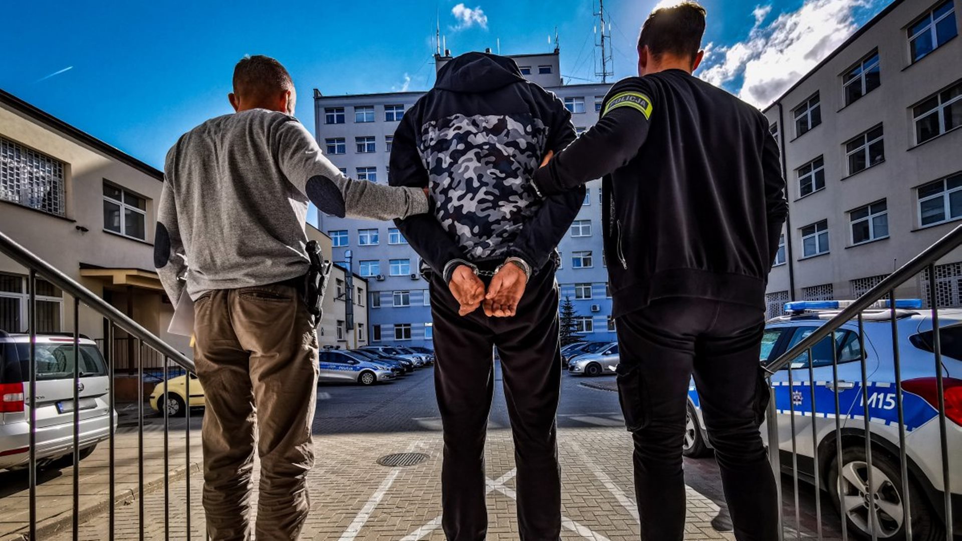 Dwaj mężczyźni podejrzani o kradzieże katalizatorów z samochodów usłyszeli ponad 50 zarzutów