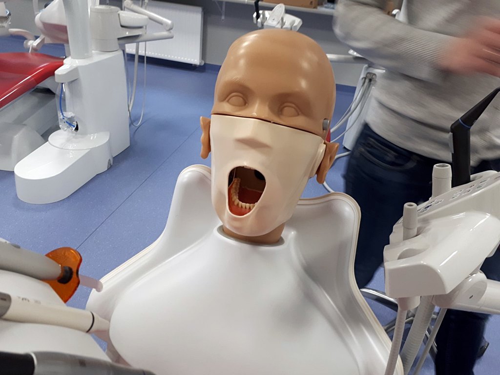 Nauczą się, jak leczyć ludzi – rozpoczęły się zajęcia w Centrum Symulacji Medycznych UMB