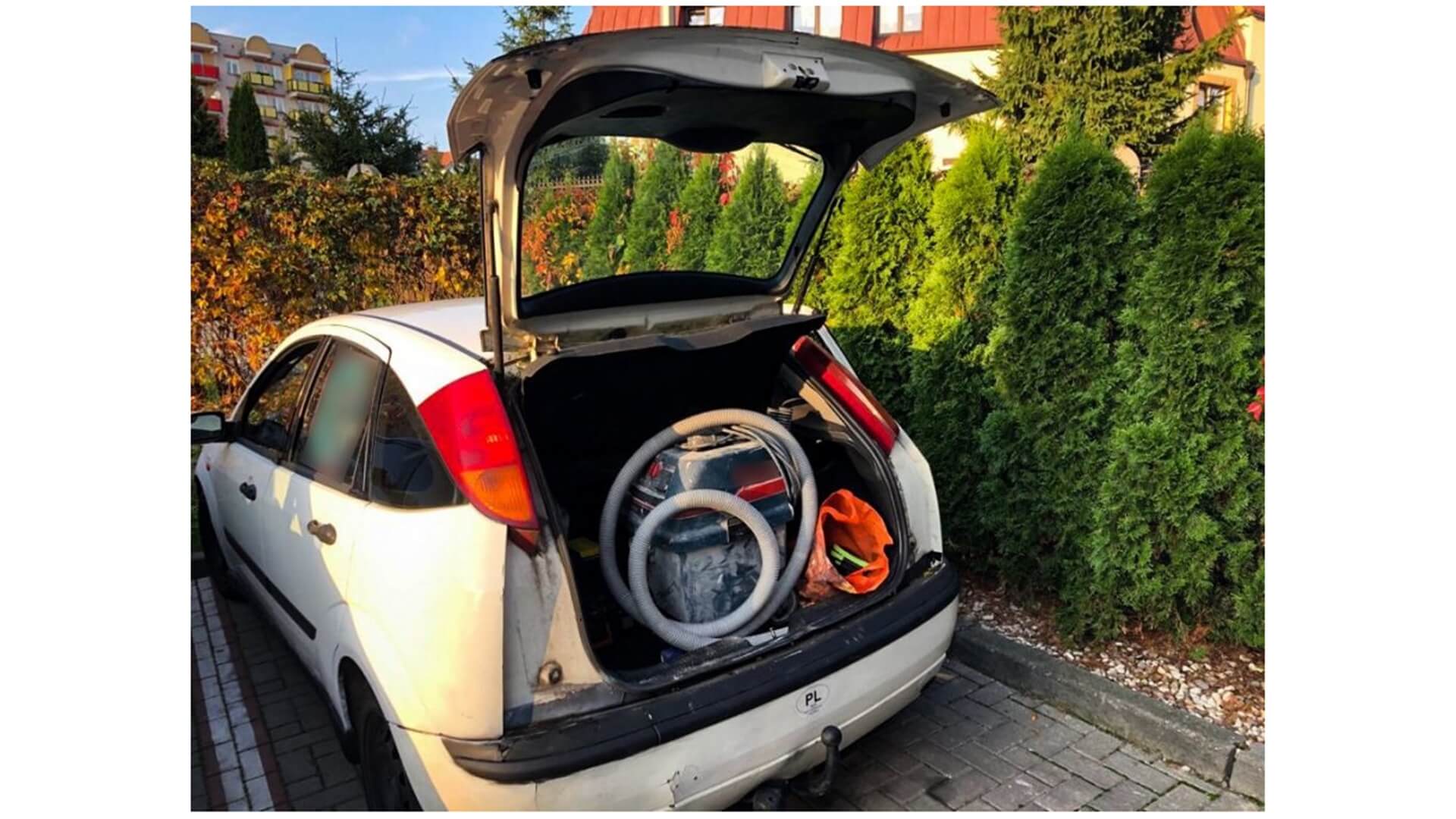 Policjant w trakcie izolacji rozpoznał skradzione elektronarzędzia - zatrzymano dwóch mężczyzn