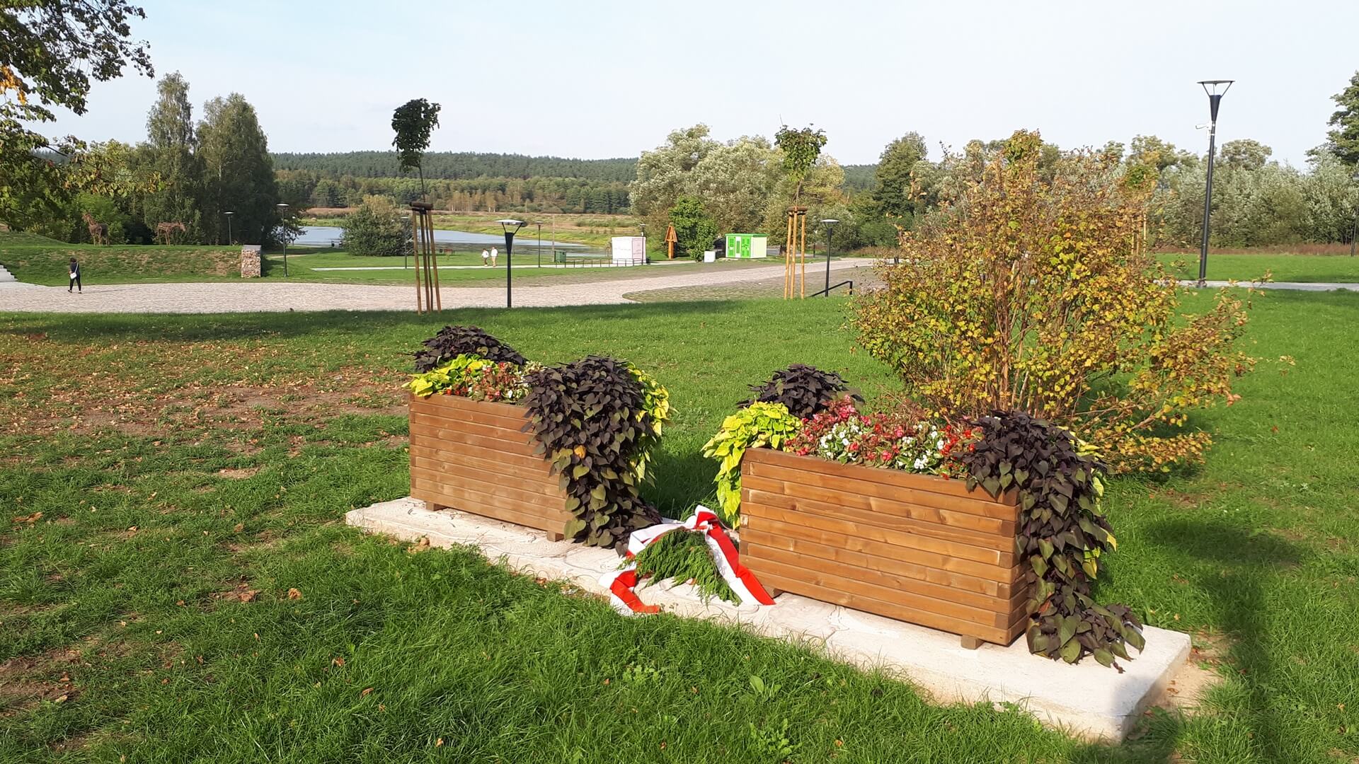 Kontrowersyjny pomnik poświęcony żołnierzom wyklętym zniknął z centrum Supraśla