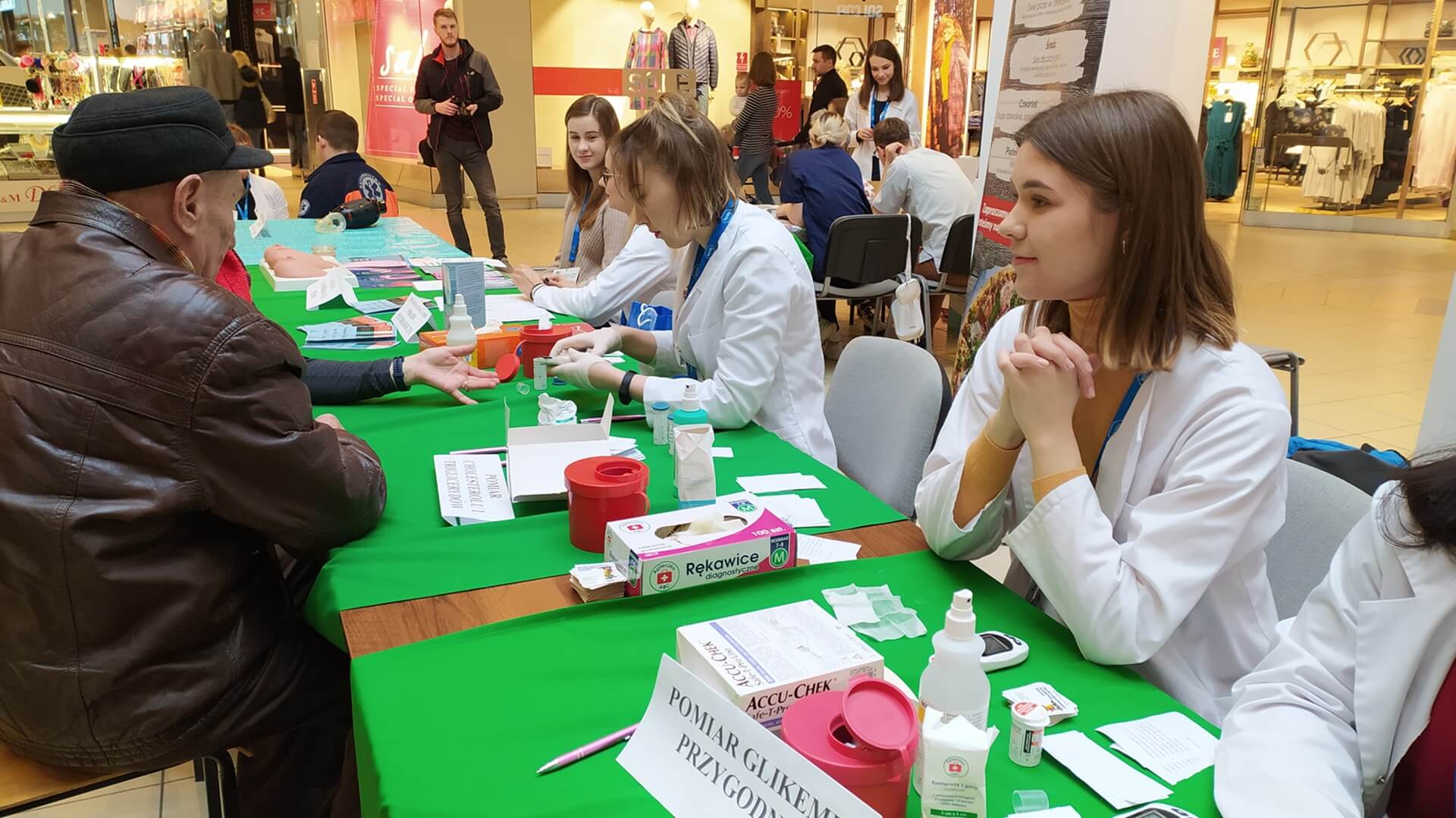 Bezpłatne badania i porady dla seniorów w jednej z białostockich galerii handlowych