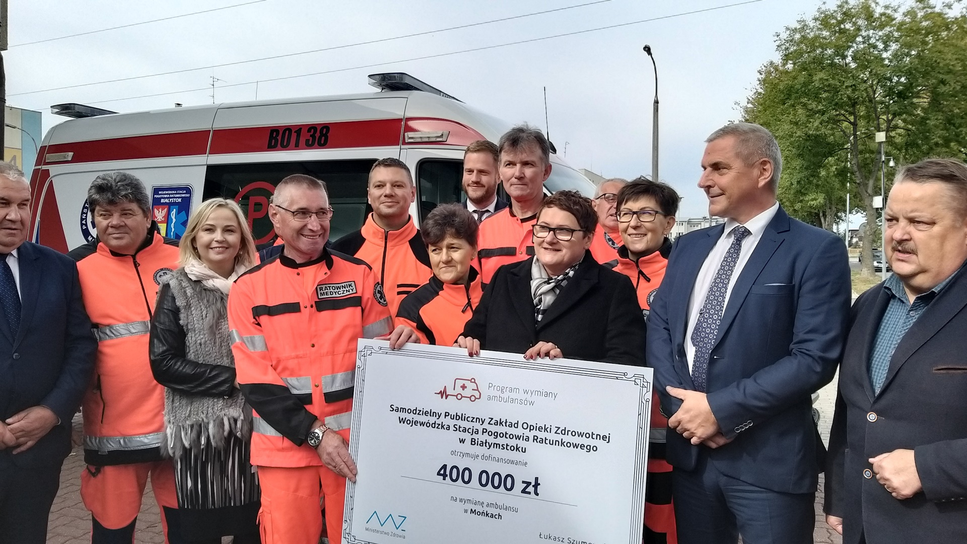 Stacje pogotowia ratunkowego w Mońkach, Boćkach, Grajewie, Kolnie i Łomży będą miały nowe karetki