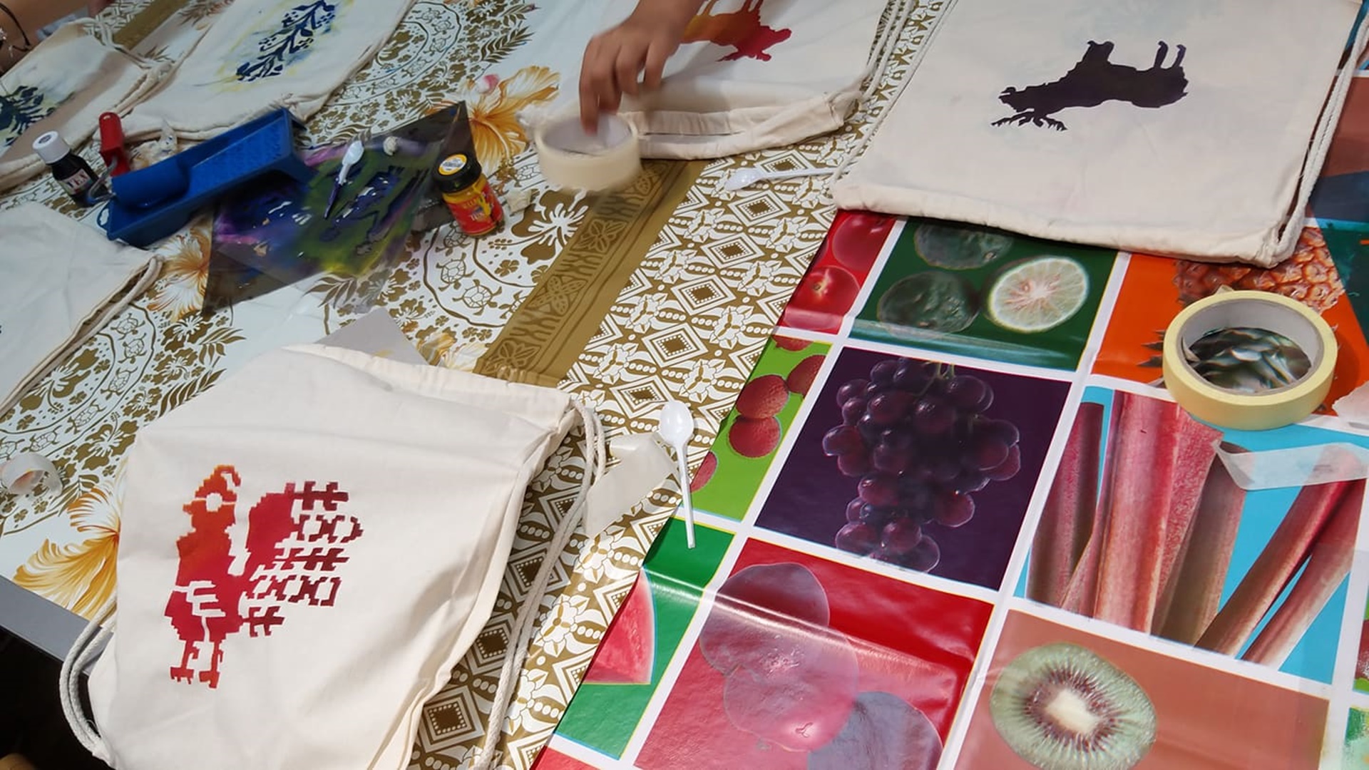 W Białymstoku odbyły się warsztaty plastyczne inspirowane wzorami z tkanin tradycyjnych