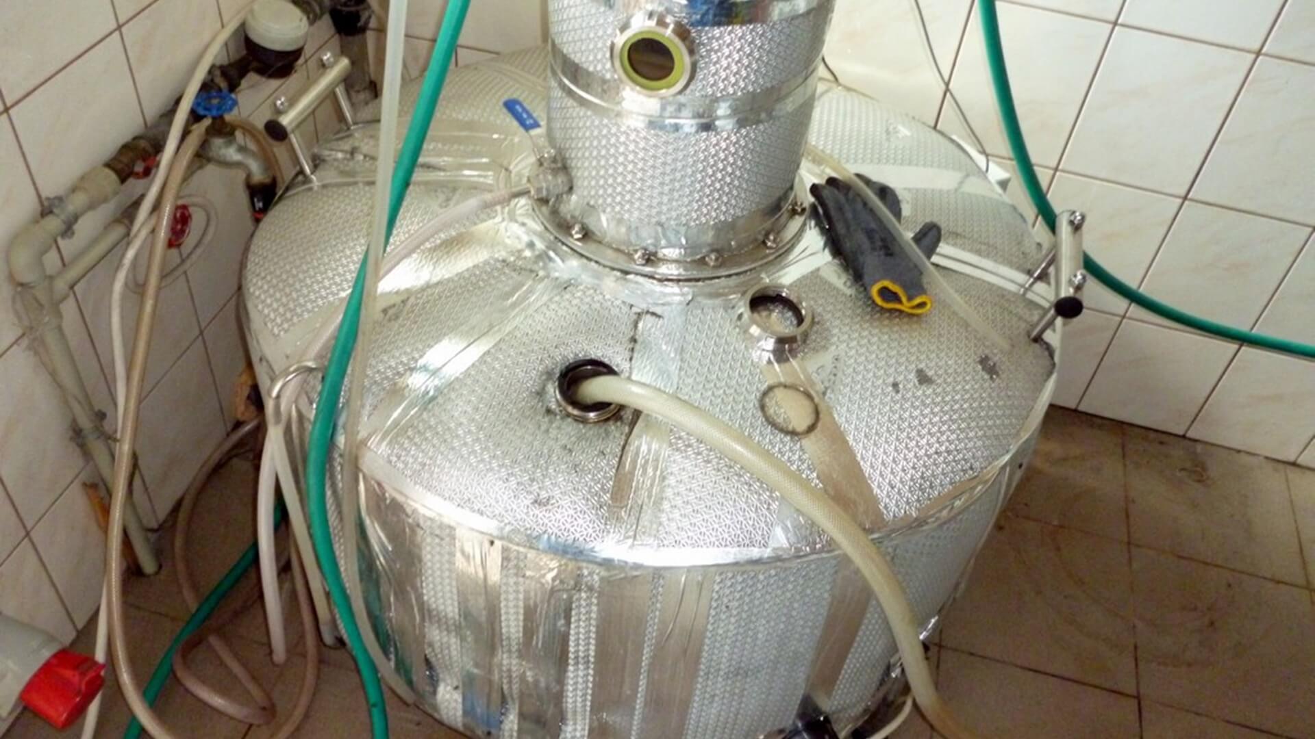 Funkcjonariusze KAS zlikwidowali bimbrownię w Szumowie