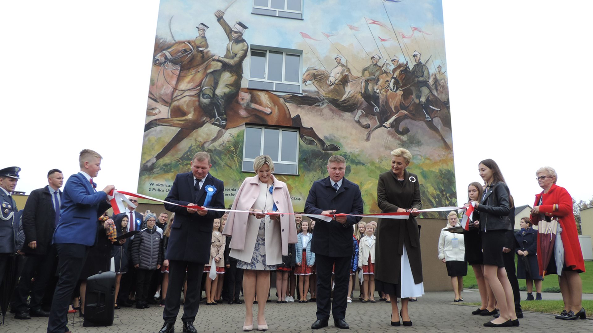 Pierwsza Dama wzięła udział w święcie Szkoły Podstawowej im. 2. Pułku Ułanów Grochowskich w Rutkach-Kossakach
