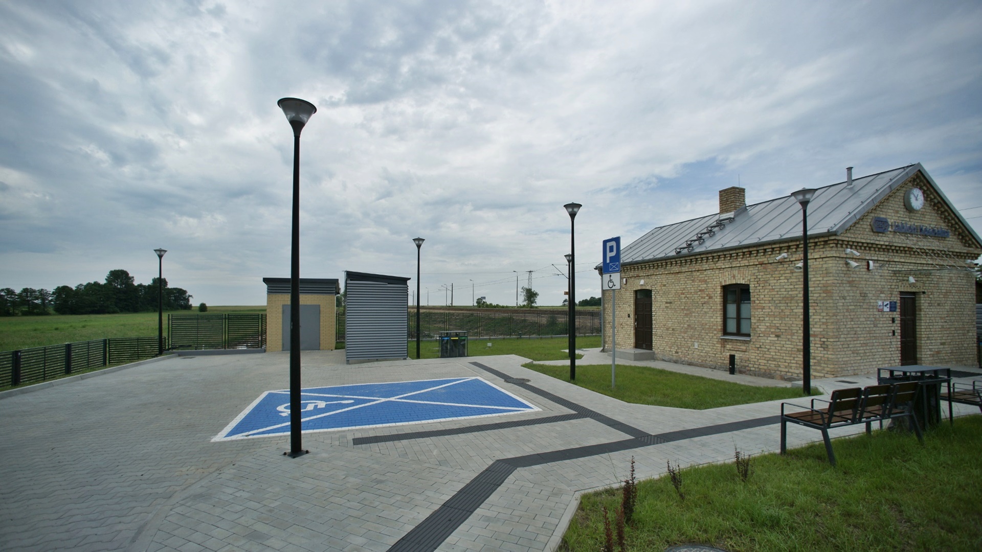 Odnowiony dworzec w Jabłoni Kościelnej otwarty dla podróżnych