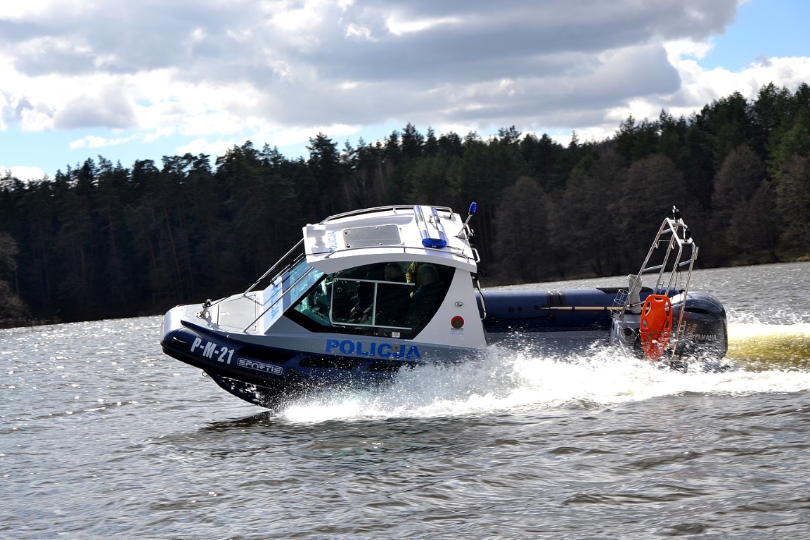 Policjanci uratowali 56-latka na Zalewie Siemianówka