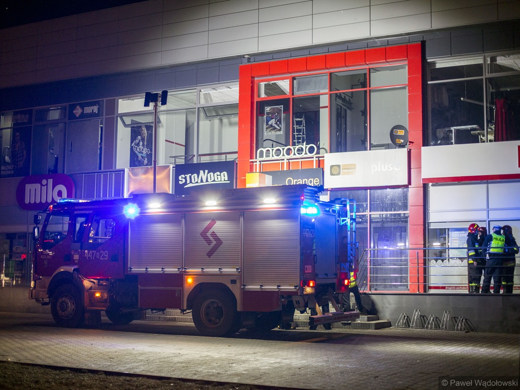 Strażacy szacują straty po pożarze w galerii handlowej w Kolnie