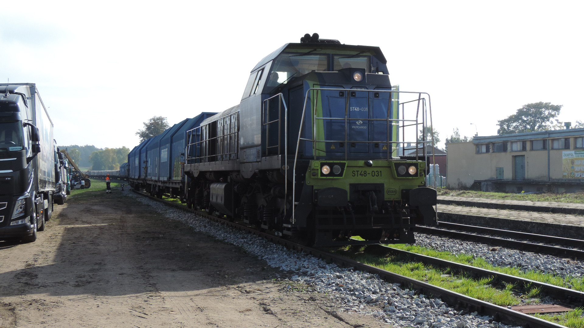 PKP apeluje o większą uwagę na przejazdach kolejowych