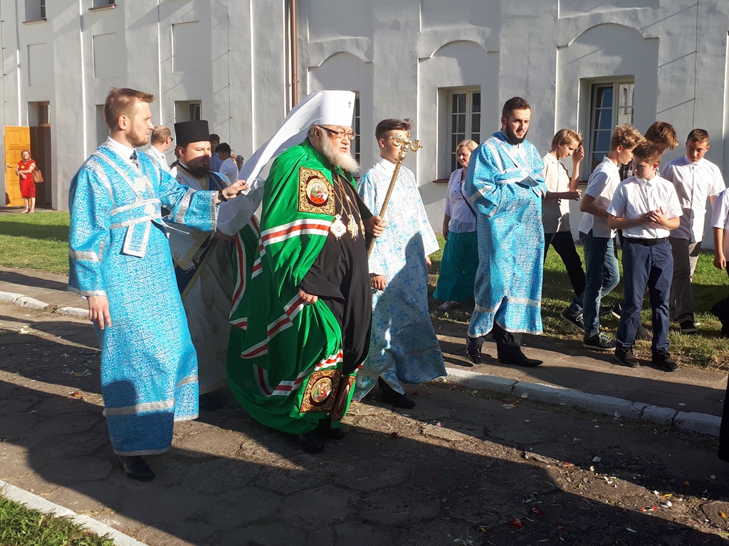 Setki prawosławnych wiernych w monasterze Supraślu