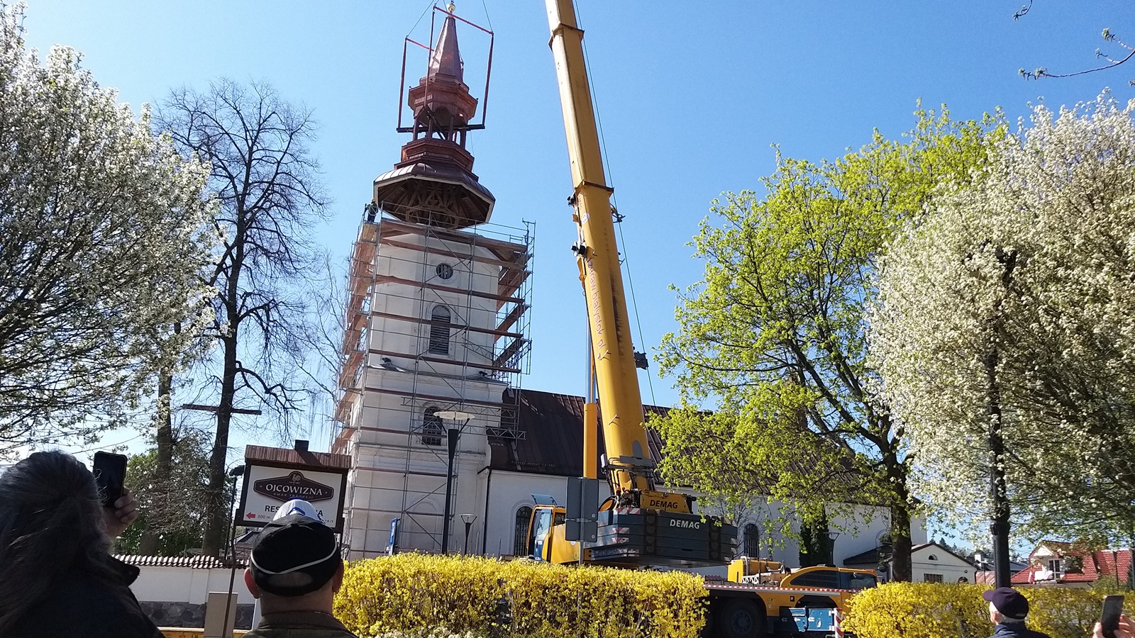 Na zabytkowym kościele w Supraślu jest nowe zwieńczenie wieży