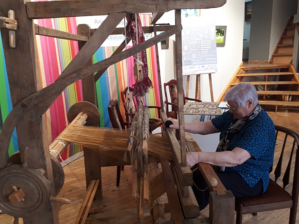 To podtrzymywanie tradycji - WOAK rozpoczyna projekt "Nowy wątek w tradycyjnym tkactwie"