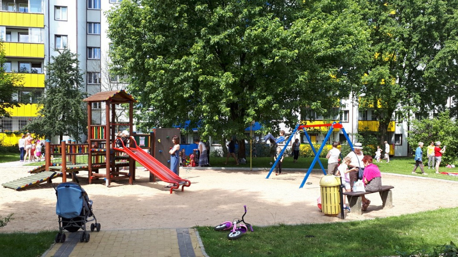 Strażnicy miejscy rozpoczęli akcję informacyjną w różnych częściach Białegostoku