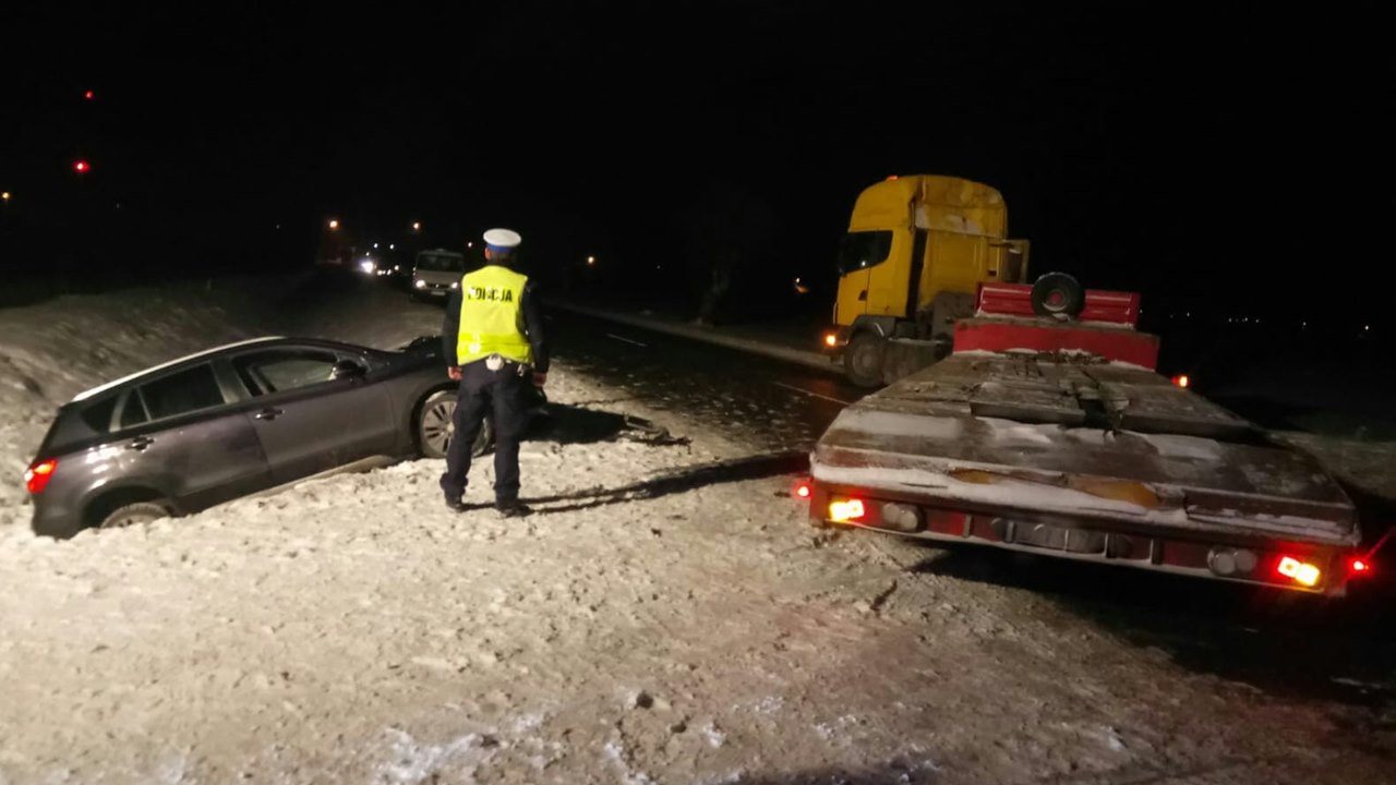 Dwie osoby ranne w wypadku między Łomżą a Ostrołęką