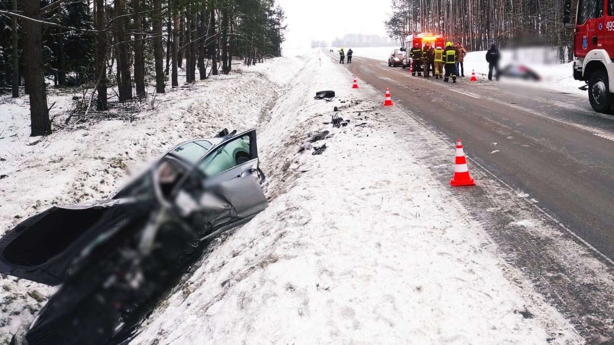 Wypadek w Ciechanowcu - trzy osoby trafiły do szpitala