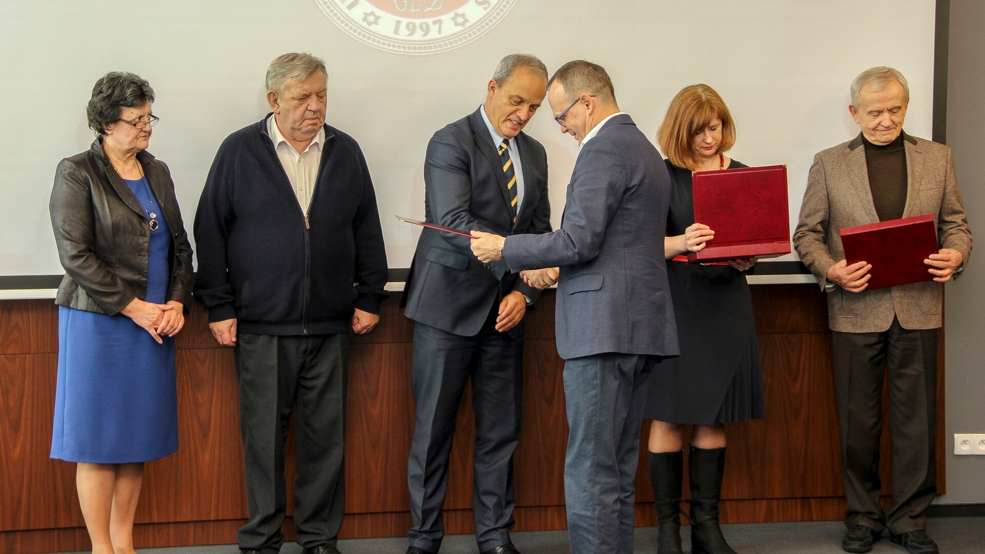 Senat Uniwersytetu w Białymstoku uhonorował pracowników za zasługi na rzecz placówki
