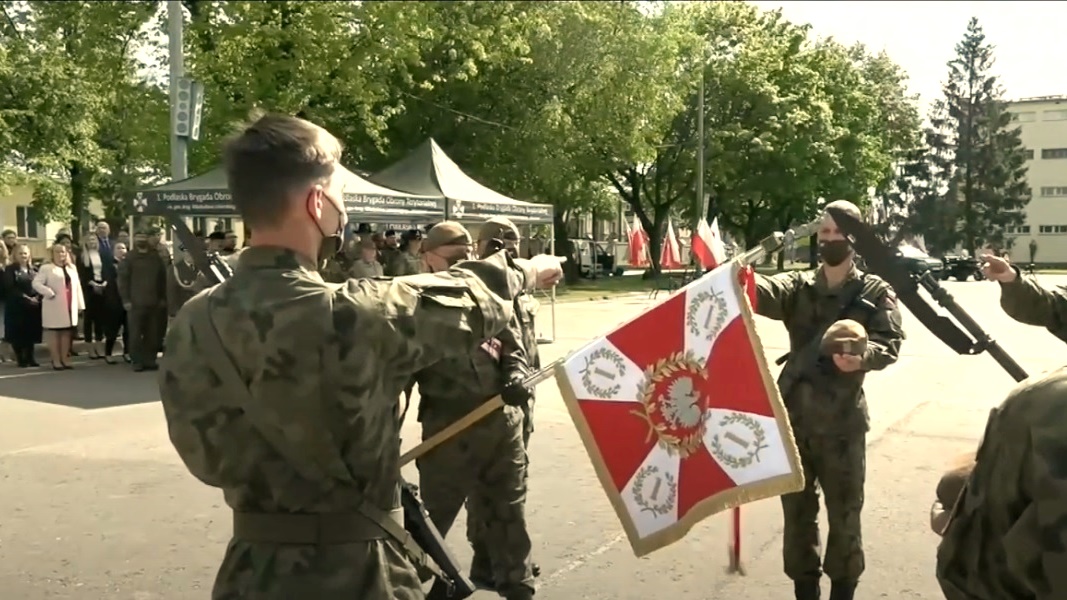 Kilkadziesiąt osób w Białymstoku oficjalnie wstąpiło w szeregi 1. PBOT