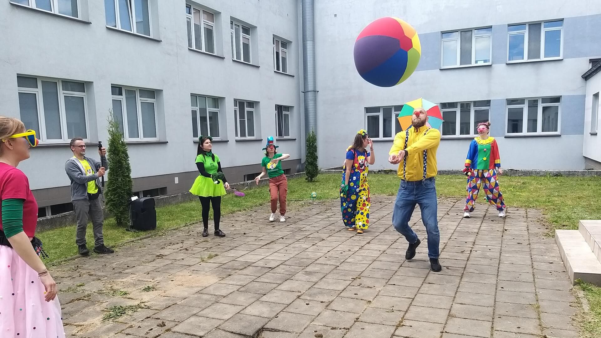 Fundacja Dr Clown zorganizowała specjalne spotkanie dla najmłodszych pacjentów szpitala w Suwałkach