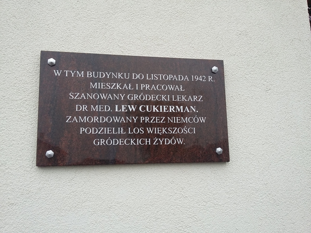 W Gródku odsłonięto tablicę upamiętniającą lekarza Lwa Cukiermana