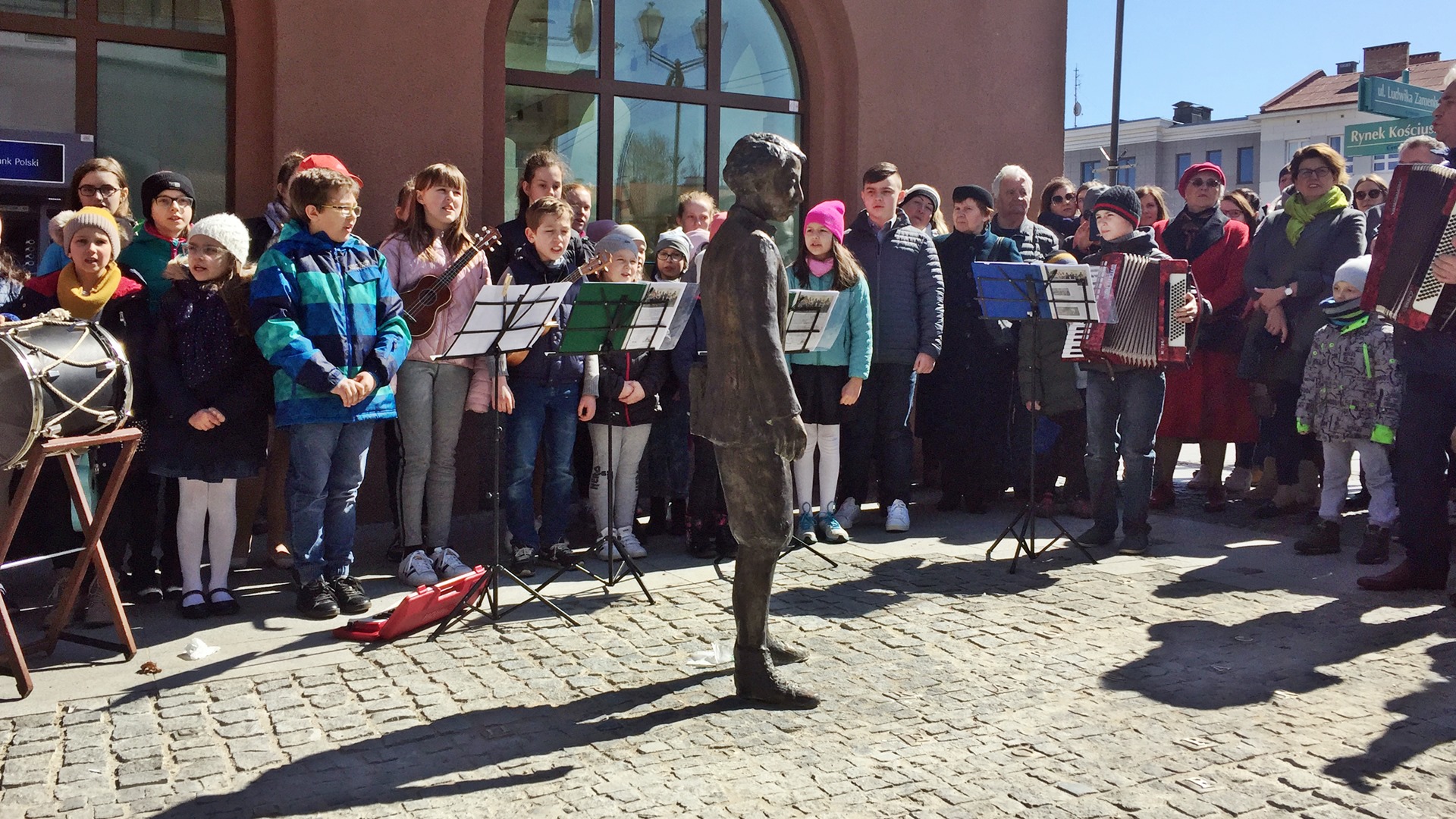 W Białymstoku odsłonięto pomnik młodego Zamenhofa