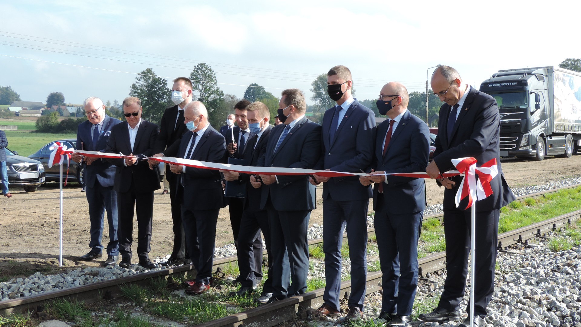 Na odbudowaną bocznicę kolejową w Sokołach wjechał pierwszy skład towarowy