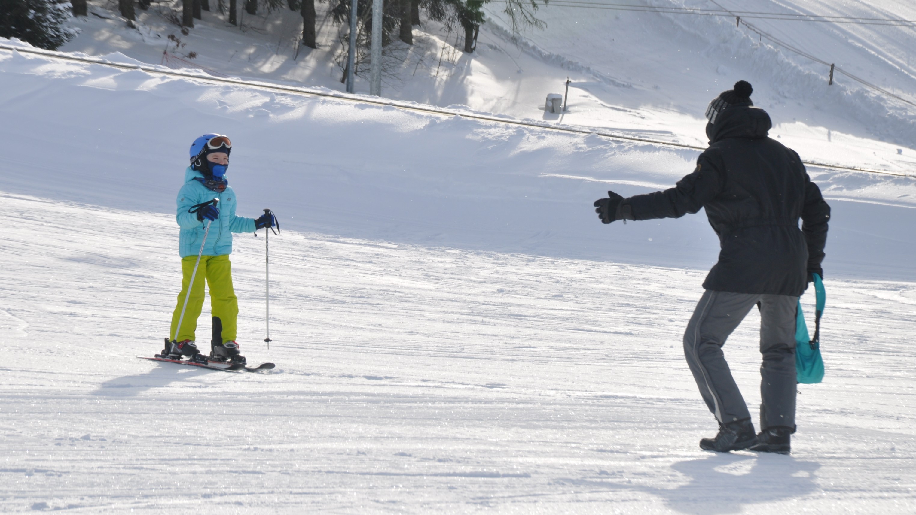 Mimo niekorzystnej aury w WOSiR "Szelment" uruchomiono tzw. niebieską trasę narciarską