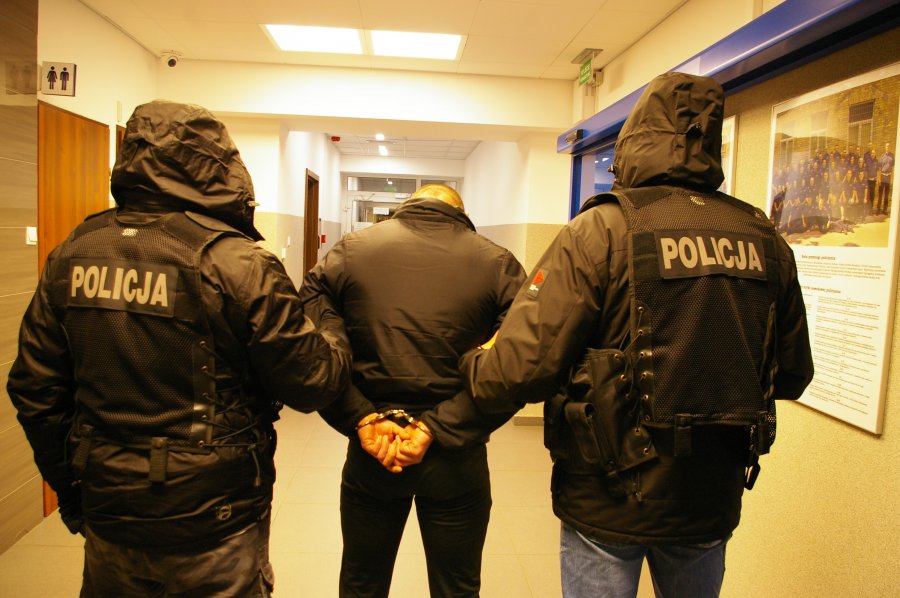 24-latek zatrzymany za napad na sklep w Barszczewie trafił na 3 miesiące do aresztu