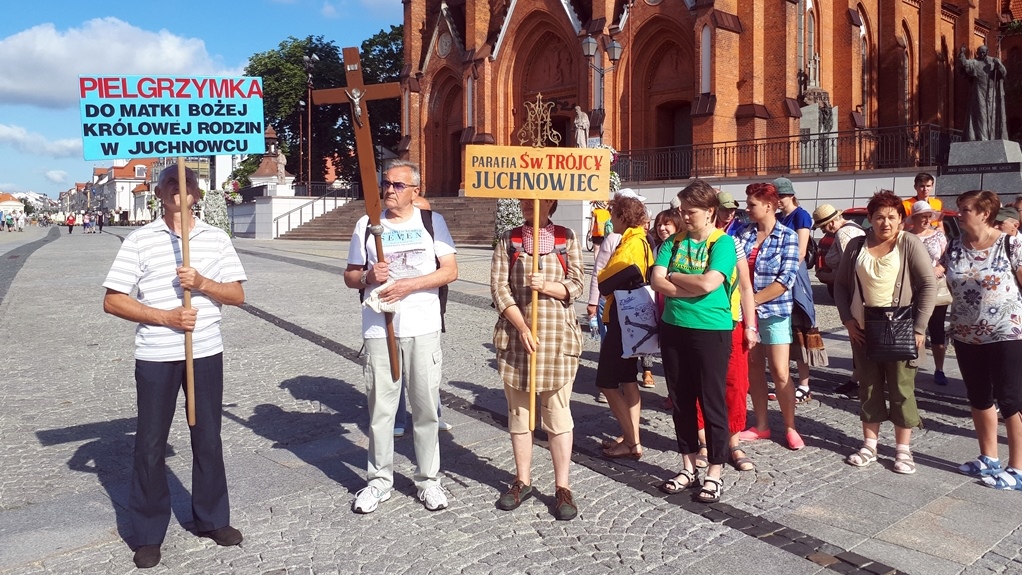 Piesza pielgrzymka do Sanktuarium Matki Bożej Królowej Rodzin w Juchnowcu