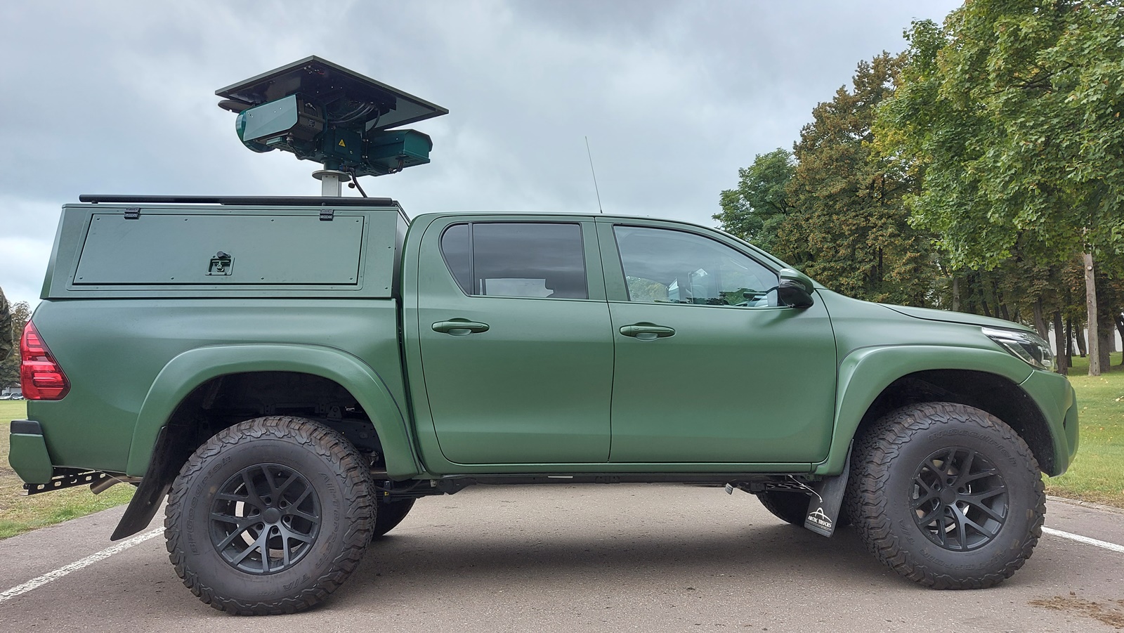 Straż Graniczna ma nowe pojazdy obserwacyjne za ponad 22 mln zł