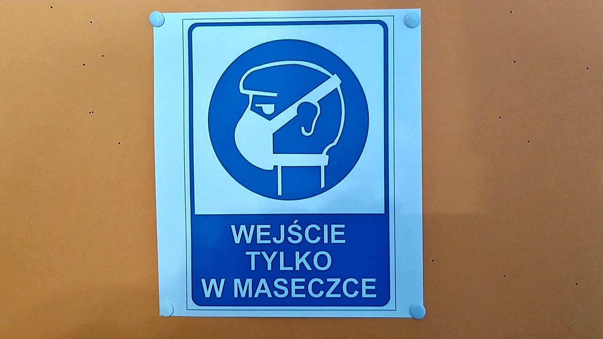 Moda maseczkowa - felieton Adama Dąbrowskiego