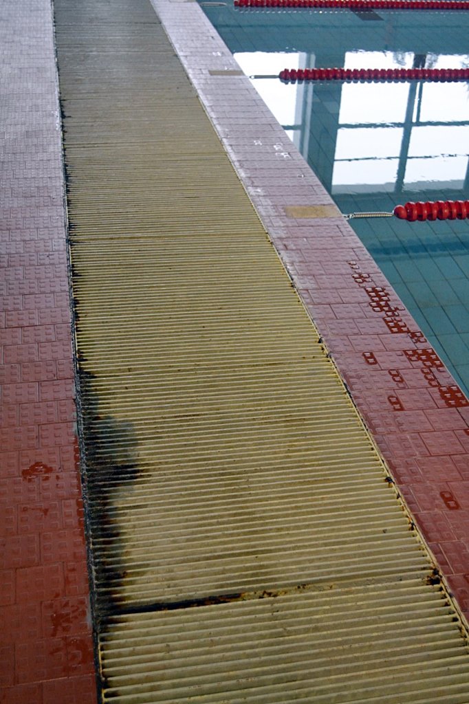 Basen przy SP nr 10 nie nadaje się do użytku - Sanepid chce go zamknąć