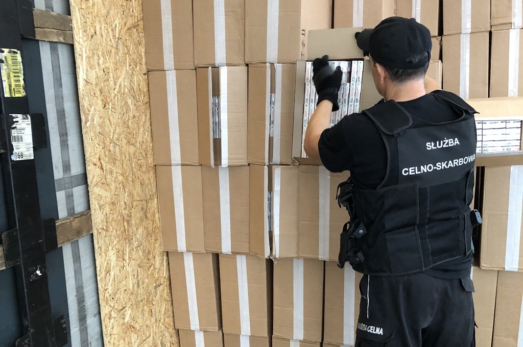 W Budzisku funkcjonariusze KAS ujawnili rekordowy przemyt papierosów