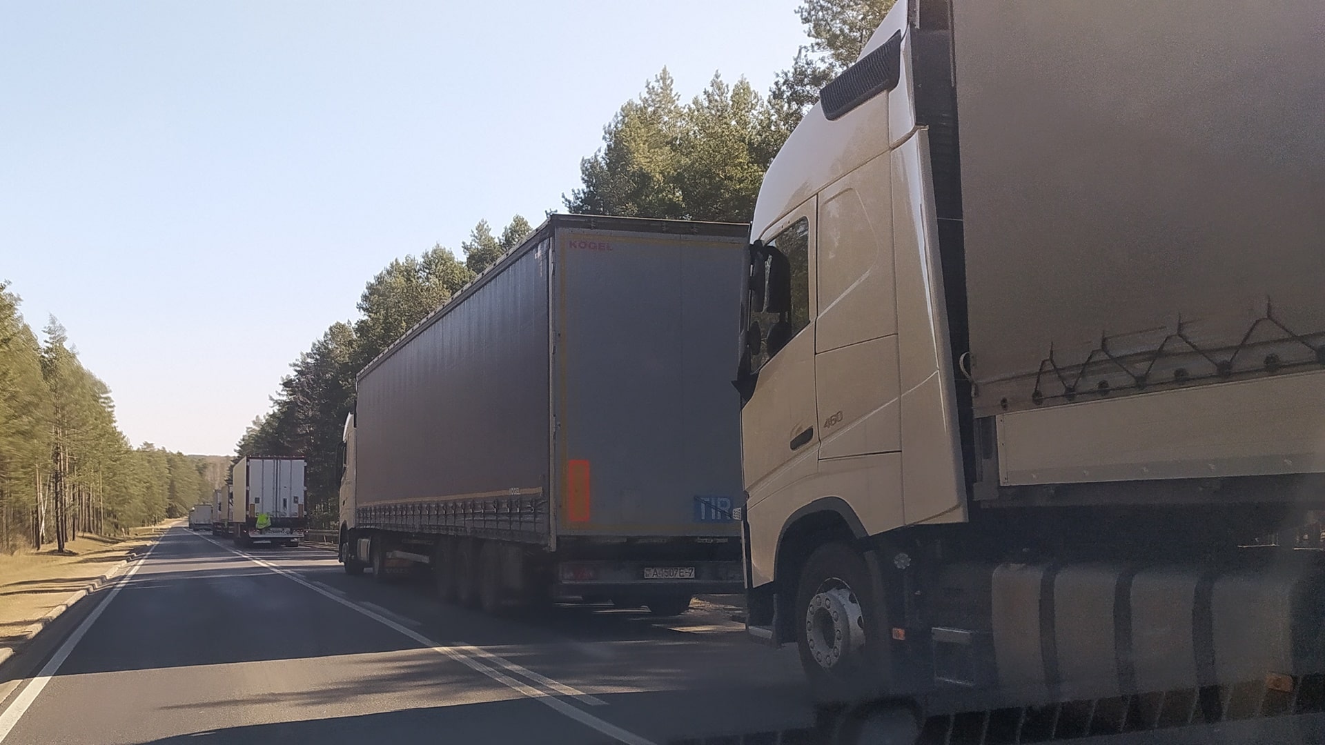 36 godzin czekają kierowcy tirów na przejściu granicznym w Bobrownikach