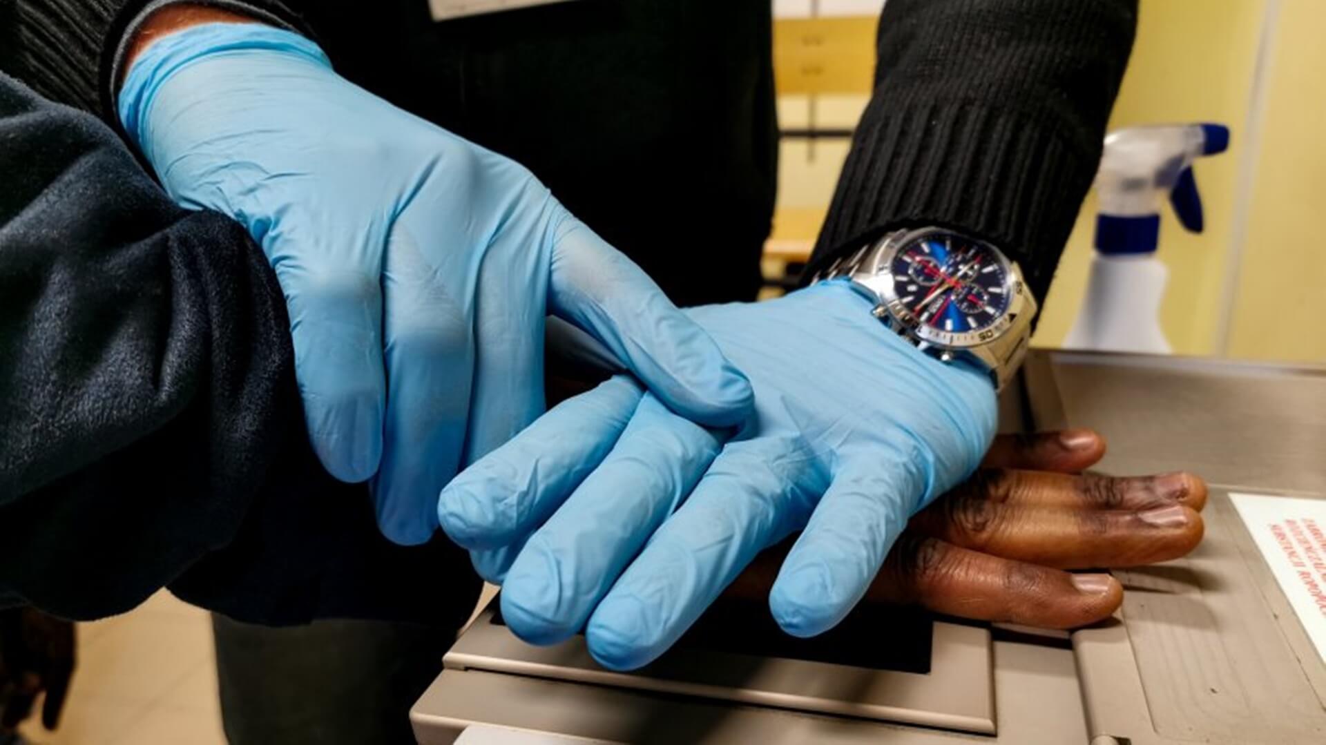 Policja zatrzymała dwoje Nigeryjczyków studiujących w Polsce podejrzanych o oszustwa