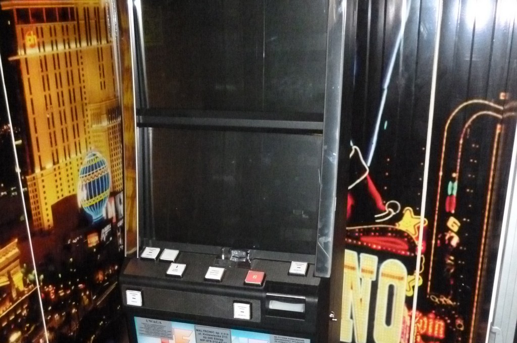 Funkcjonariusze KAS przejęli nielegalne automaty do gier