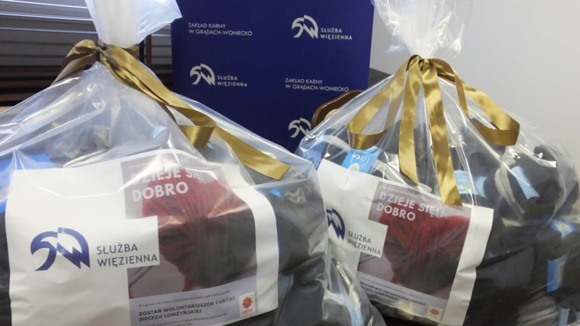 Osadzeni z Zakładu Karnego w Grądach-Woniecko szydełkują dla bezdomnych