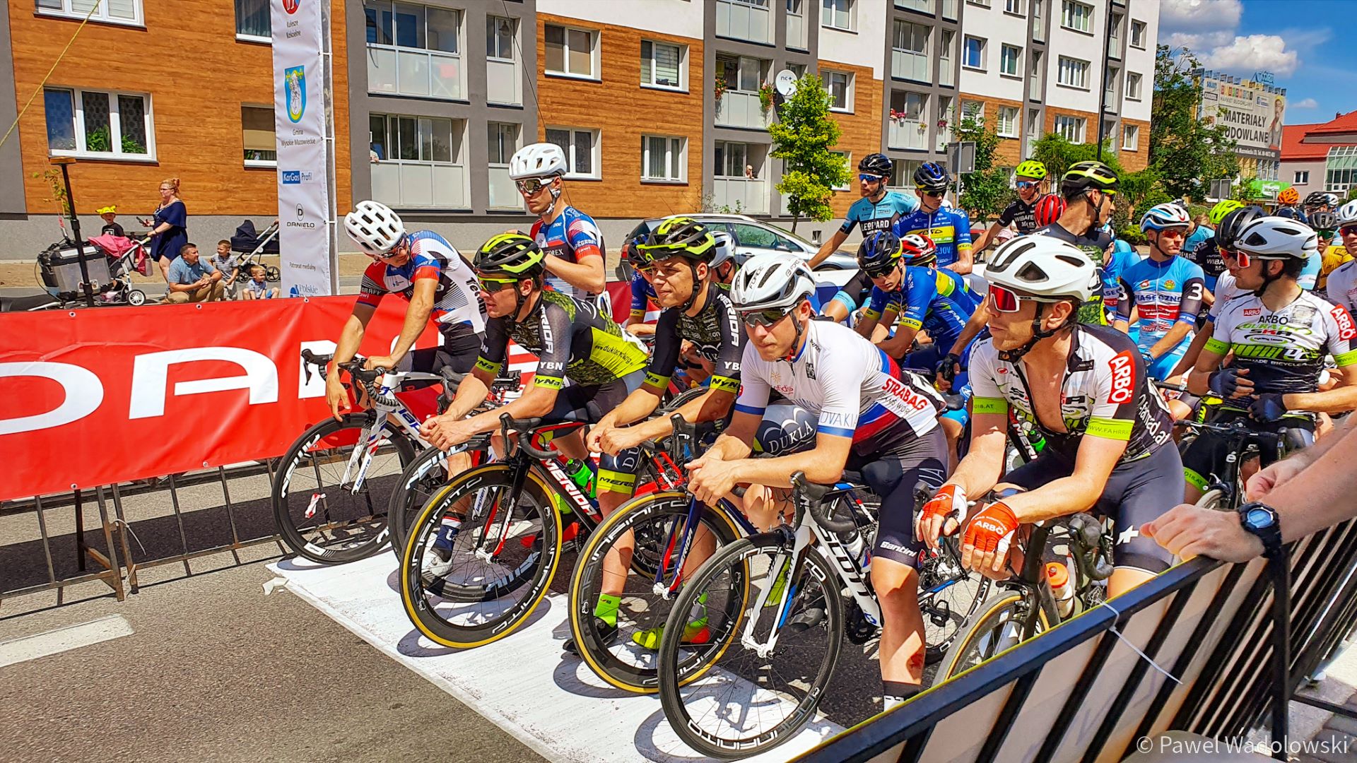 Kolarze rywalizują o Puchar MON