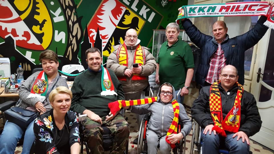 Niepełnosprawni kibice Jagiellonii zaczynają jeździć w zorganizowanej grupie na mecze wyjazdowe