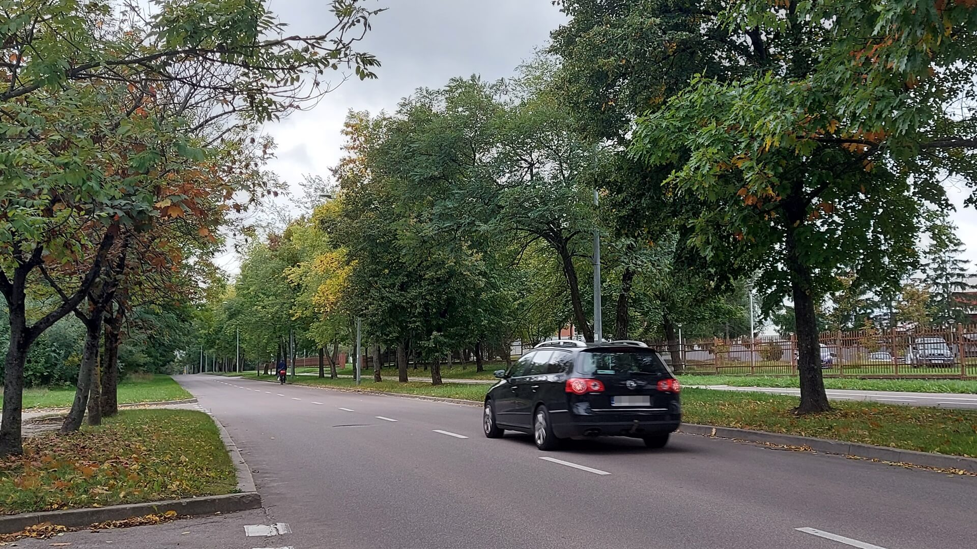 Nocne rajdy samochodowe przy ul. Świerkowej - mieszkańcy proszą o interwencję radnych