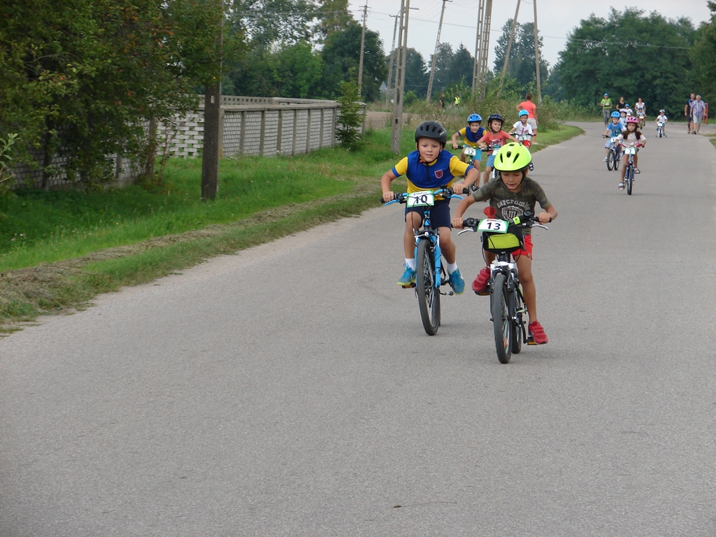 Ok. 100 rowerzystów wzięło udział w zawodach kolarskich w powiecie zambrowskim
