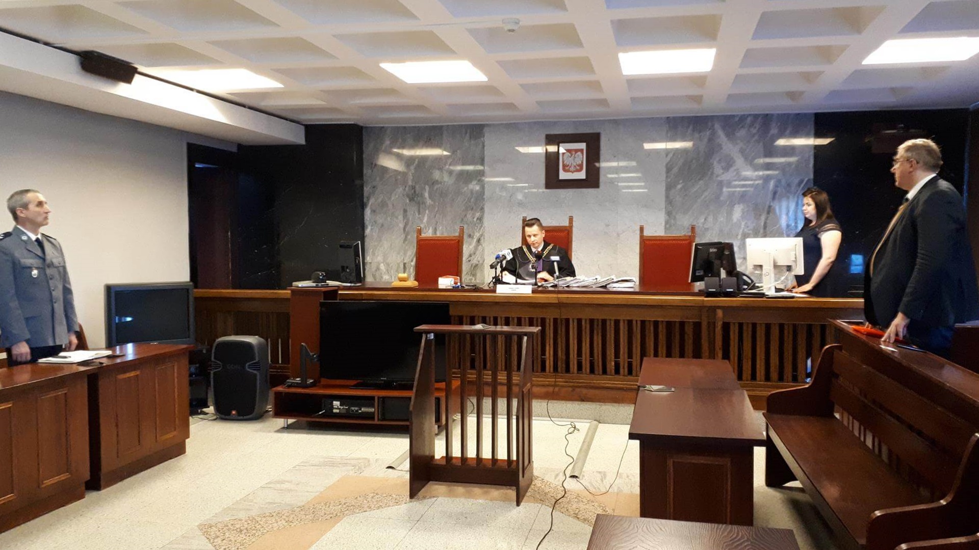 Sąd uznał winę, ale nie ukarał obwinionych o zakłócenie wystawy o gen. Andersie w Suwałkach