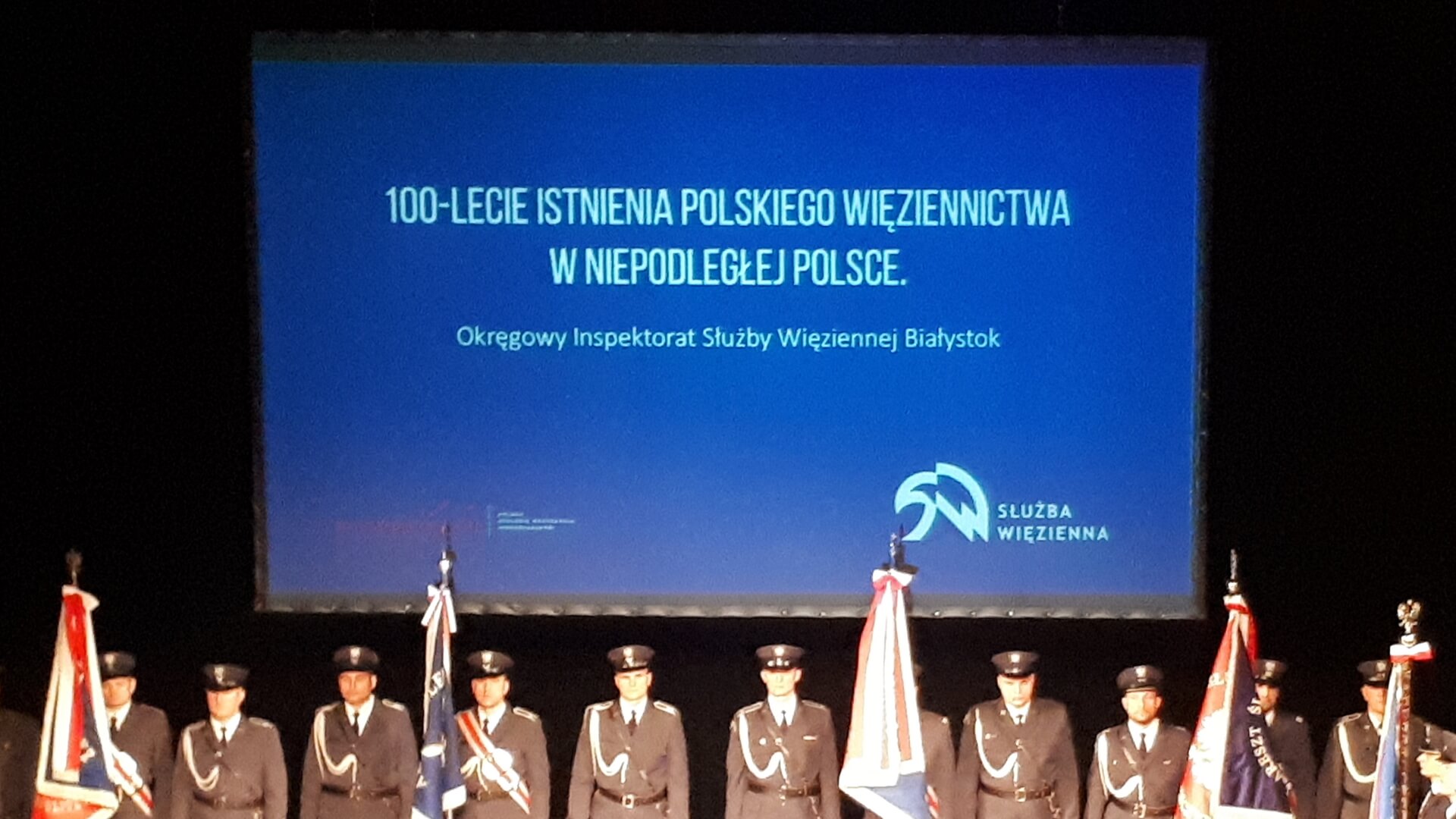 Jubileusz istnienia polskiego więziennictwa - z tej okazji w Białymstoku ponad sto osób odebrało odznaczenia