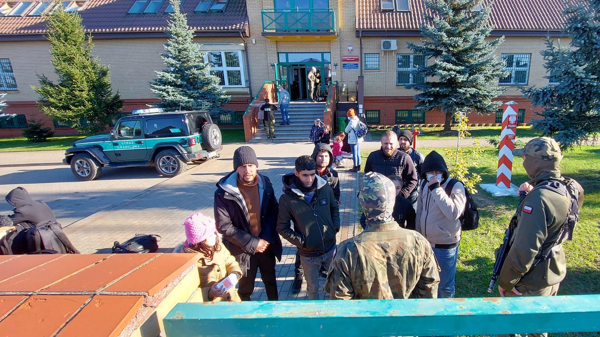 Grupa imigrantów przebywała w miejscowości Szymki - trafili do placówki Straży Granicznej w Michałowie