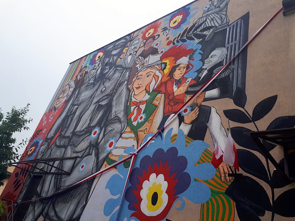 Jubileuszowy mural na budynku Ośrodka Szkolenia i Wychowania OHP w Wasilkowie