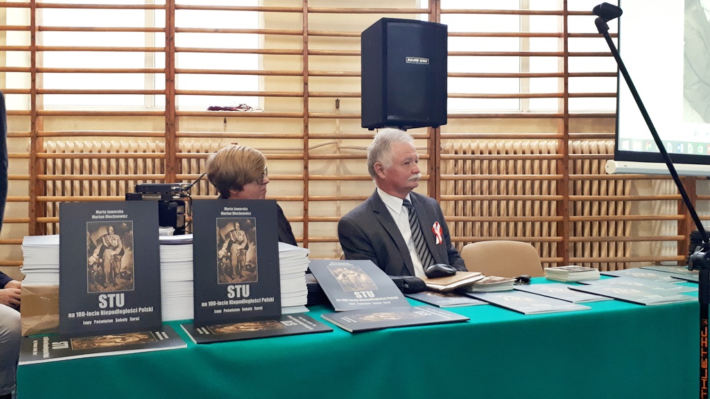 Prezentacja książki "Stu na 100-lecie Niepodległości Polski" w Łapach