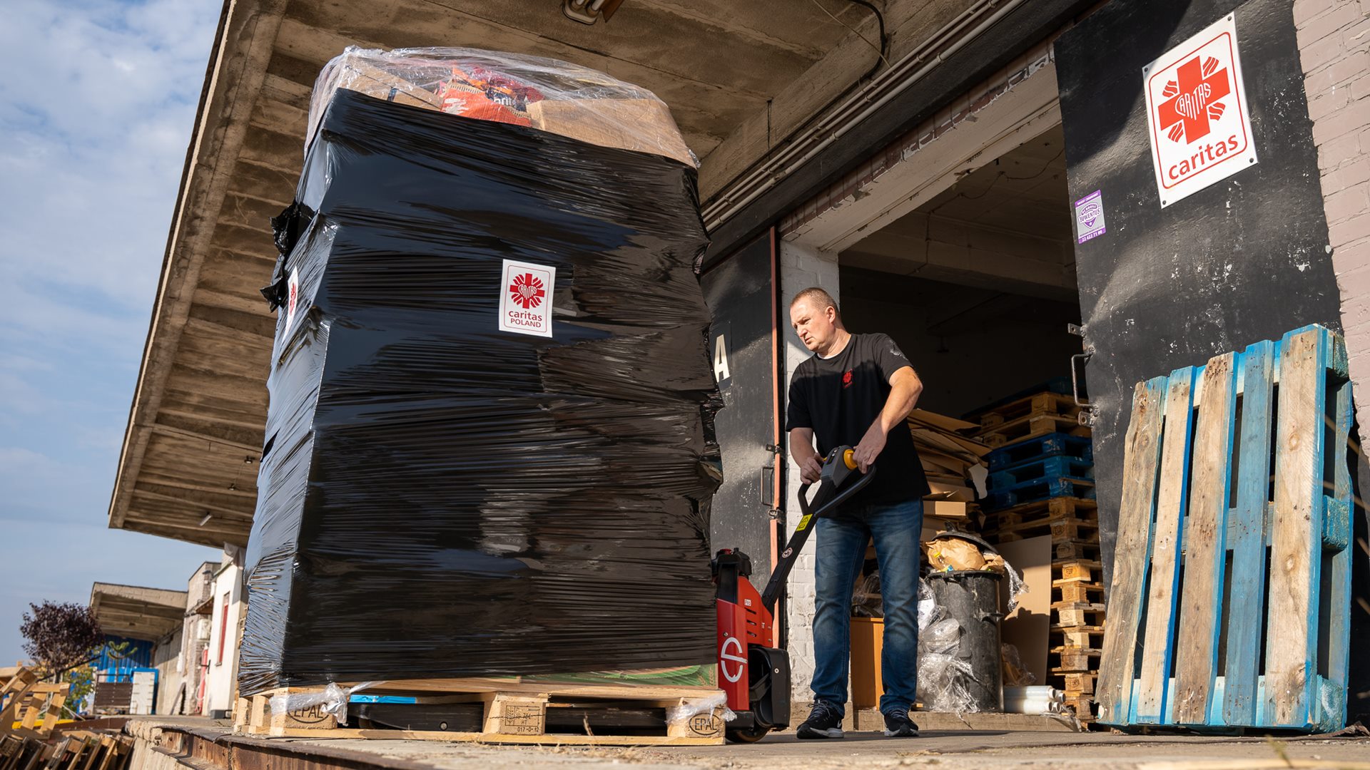 Caritas Polska organizuje wsparcie dla migrantów na polsko-białoruskiej granicy